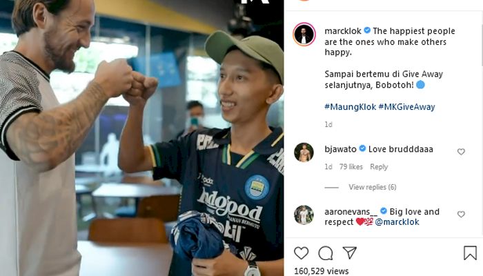 Bobotoh Asal Kuningan Semringah Dapat Jersey Persib Bertanda Tangan Marc Klok