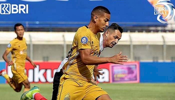 Ezechiel N'Douassel Antar Kemenangan Bhayangkara FC Atas Madura United