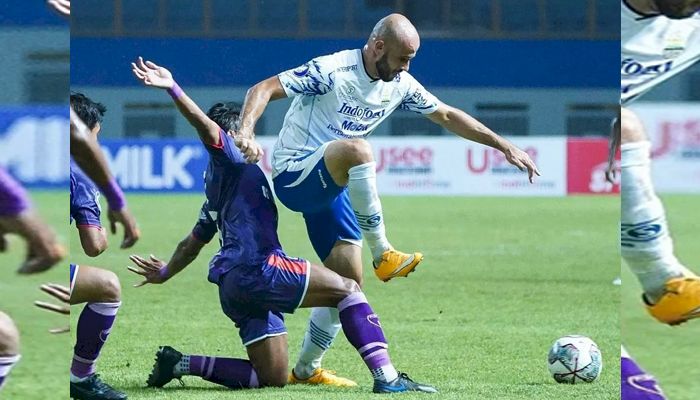 HT: Rashid Cetak Gol Debut untuk Persib