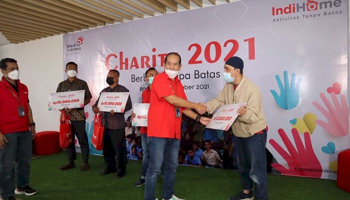 Bangkitkan Semangat Masyarakat, Indihome Serahkan Bantuan Rp420 Juta