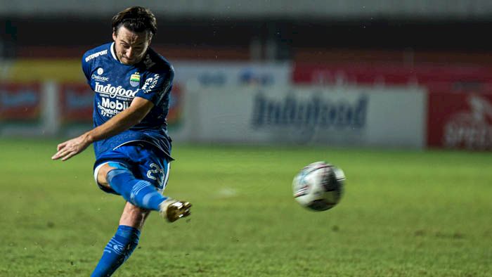 Persib 'Produksi' 52 Kartu Kuning: Klok dan Ardi Idrus Paling Sering Absen karena Skorsing