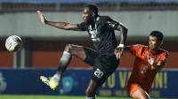Di Ruang Ganti, Castillion Sampaikan 'Sesuatu' Pada Bek Persib