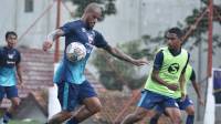 Persib Lewatkan Official Training, Dua Pemain Absen