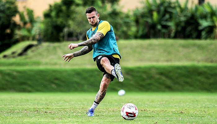 Apesnya Bek Tangguh PSS, Kembali Absen Lawan Persib Gara-gara Teriaki Wasit
