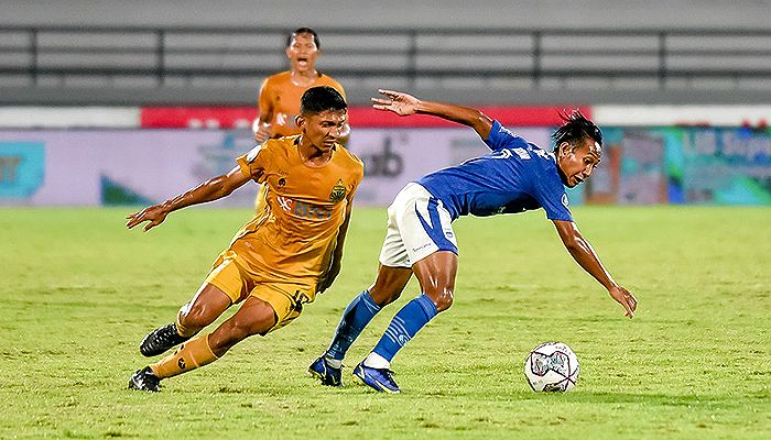 Persib vs Bhayangkara FC: Gaya Berbeda Kedua Tim Hadapi Laga