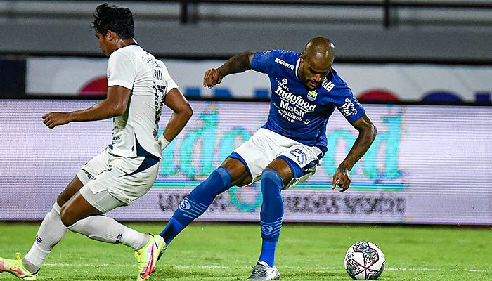 HT: Persib Panen Peluang dan Kartu Kuning