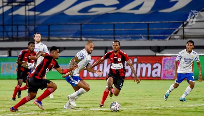 Pelatih Angel Alfredo Vera Beralasan Persipura Hanya Tak Beruntung Digunduli Persib, Seperti Ini Alasannya