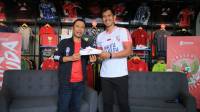 PSSI Bekerja Sama dengan Perusahaan Sepatu Asal Indonesia