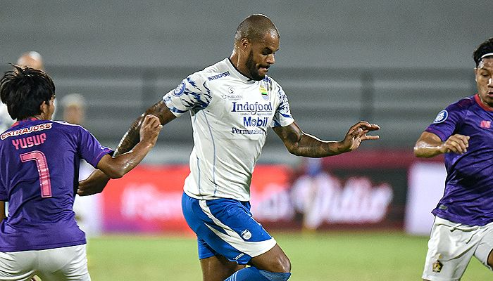 Robert Ungkap Situasi Rumit di Lapangan saat Persib Diimbangi Persik