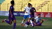 HT: Dominasi Permainan, Persib Belum Mampu Bobol Gawang Persik