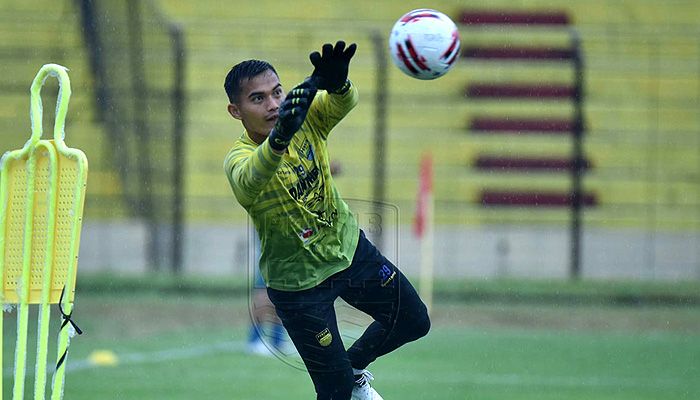 Direktur Persib Ungkap Alasan Dhika Bhayangkara Tolak Tawaran Kontrak Baru