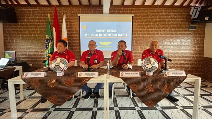 Liga 1 2022 Berpeluang Disaksikan 100 Persen Penonton dan Home Away