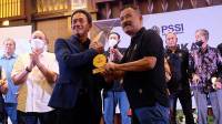 Perhatian Besar Umuh Muchtar Berujung Penghargaan