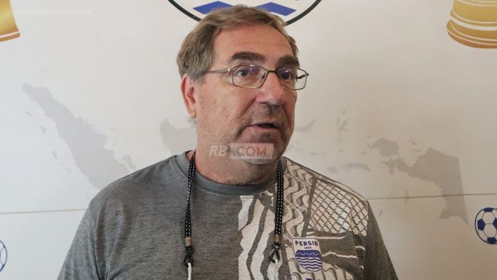Persib Buru Dua Pemain Lokal Baru, Robert Beri Bocoran