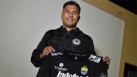 Along Tentang Sepak Bola: Kalah Istri dan Anak-anak Saya