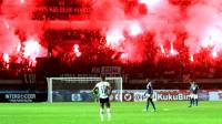 Flare Menyala di Mana-mana, Suporter Diingatkan soal Nasib Liga