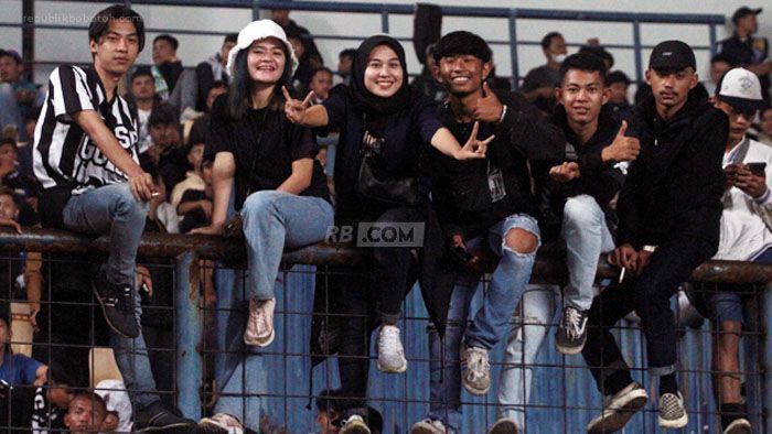 Viking Girls Suarakan Perlindungan Terhadap Perempuan di Dalam Stadion