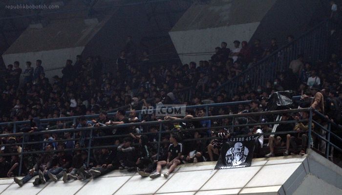 2 Bobotoh Meninggal saat Laga Persib vs Persebaya, IPW: Sangat Aneh jika Penyelenggara tidak Jadi Tersangka
