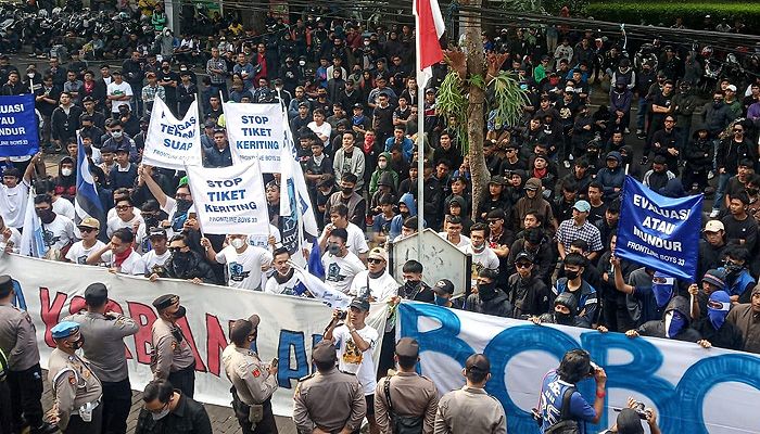 Buntut Peristiwa Maut di GBLA, Ratusan Bobotoh Geruduk Graha Persib, Ini 4 Poin Tuntutannya