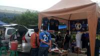 Hari Ini, Local Loyal Store Hadir di Gerbang Merah Stadion GBLA