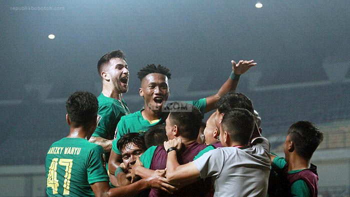 Aji Santoso 'Manfaatkan' Skuad Mewah Persib untuk Uji Mental Pemainnya
