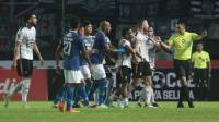 Foto-foto Momen di Babak Pertama Duel Panas Persib vs Bali United Piala Presiden 2022