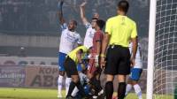 Victor Igbonefo Akan Naik Meja Operasi