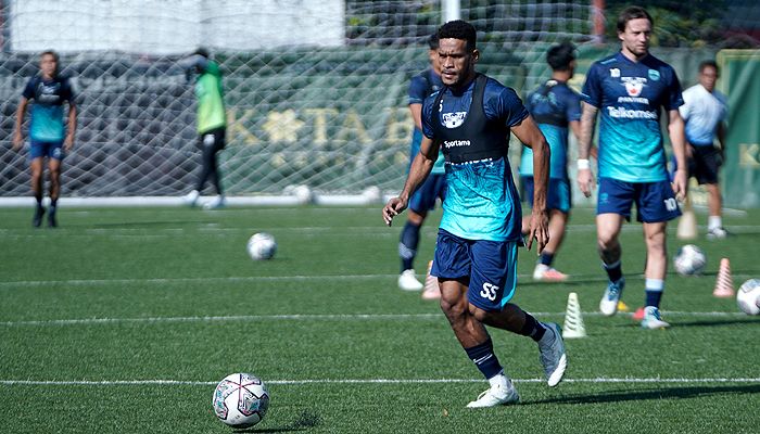 Makna di Balik Nomor Punggung 55 Pilihan Ricky Kambuaya di Persib