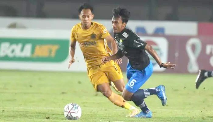 Debut 10 Menit Robi Darwis Bersama Persib, Netizen: Style Hariono Main Firman Utina
