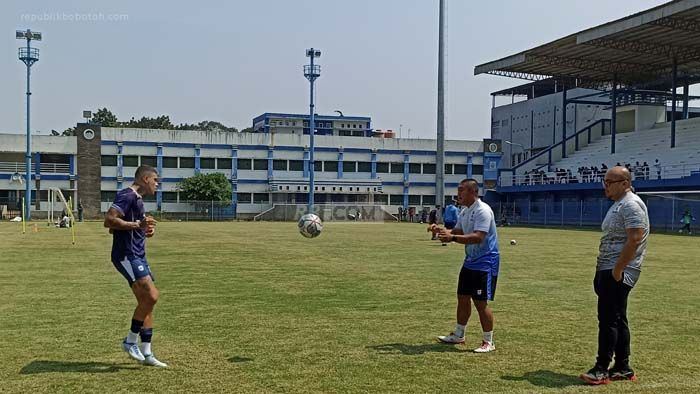 Persib Berlatih Pukul 12 Siang, Satu Pemain Kembali, Ciro Berlatih Terpisah