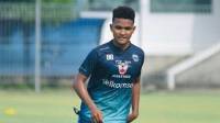 Demi Orang Tua, David Rumakiek Selaraskan Sepak Bola dengan Pendidikan