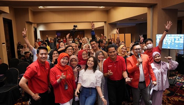 Berkat IndiHome, Pelanggan Setia Ini Bertemu Rossa untuk Pertama Kalinya