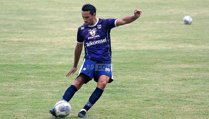 Ezra Walian Impikan Gelar Juara Bersama Persib di Usianya yang Genap 26 Tahun