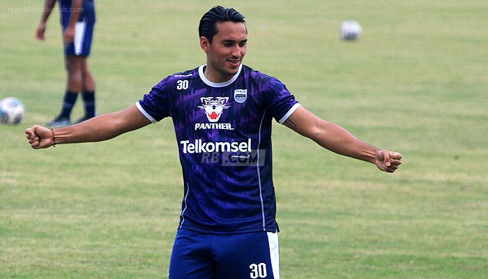 Luis Milla Ungkap Kondisi Ezra Walian yang Harus Berlatih Terpisah