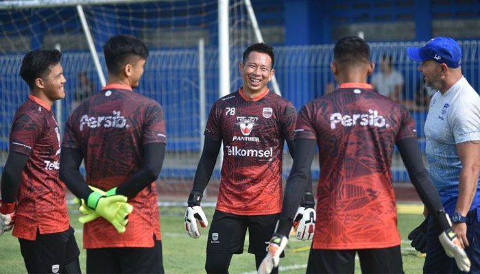 I Made Wirawan Bakal Hengkang? Bobotoh Memohon Tetap di Persib