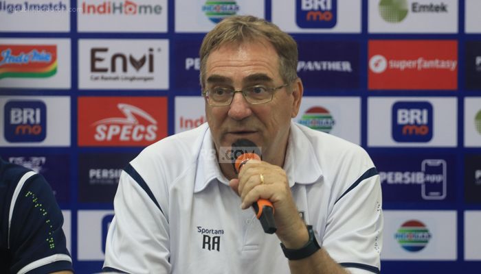 Robert Sebut Masuknya Dedi Kusnandar untuk Menjaga Keseimbangan Tim