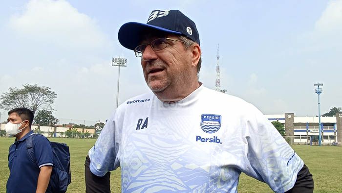 Jelang Liga 1, Robert Beberkan Kondisi Para Pemain Persib Yang Sempat Bermasalah