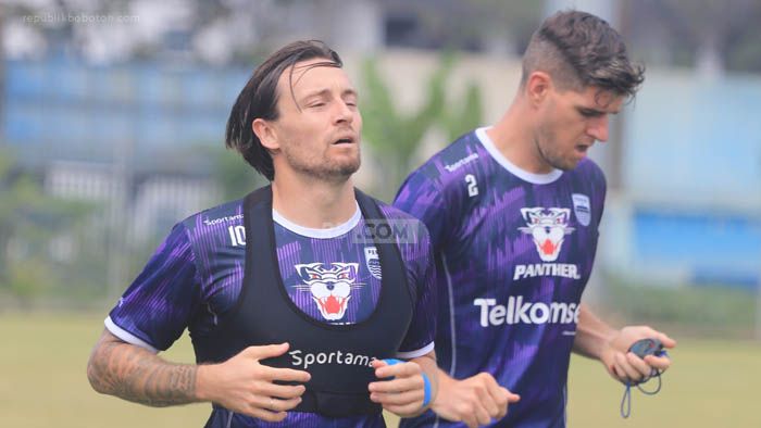Respon Persib Saat PSIS Tak Diperkuat Carlos Fortes
