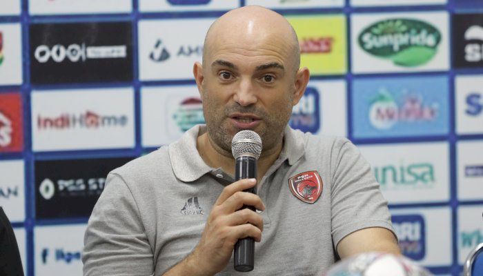 Sentilan Pelatih PSM Soal Jadwal Kontra Persib Yang Terlalu Larut
