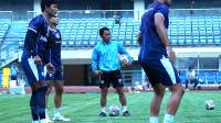 Teddy Jawab Rumor Budiman Yunus Tetap Bersama Persib setelah Berpisah dengan Tim Senior