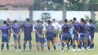 Robert Alberts Pimpin Latihan Persib Pagi Ini, Tribun Sidolig Sepi dari Bobotoh