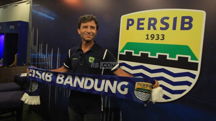 Beban Berat di Pundak Luis Milla