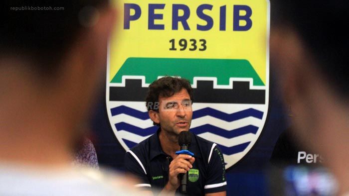 Pujian dan Rasa Hormat Luis Milla Pada Robert Alberts