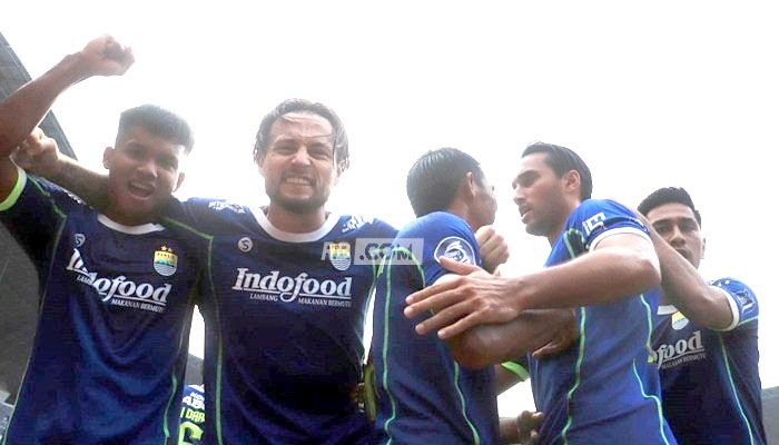 Siap Jamu PSIS Semarang, Penggawa Persib Saling Beri Motivasi untuk Bangkit