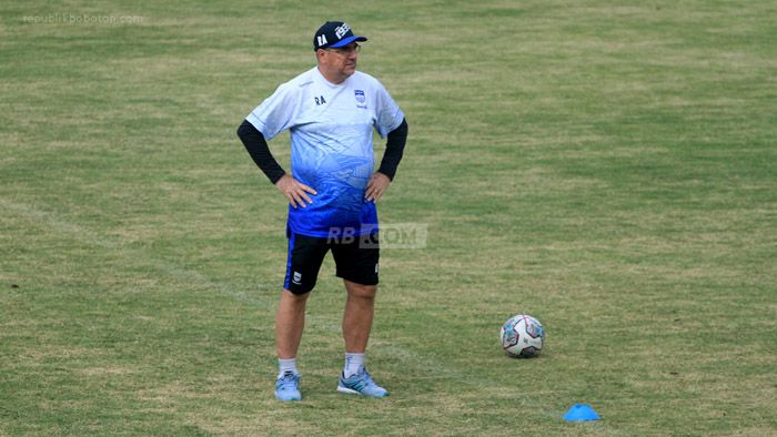 Robert Alberts Santai Tanggapi Tagar #ReneOut, Begini Katanya