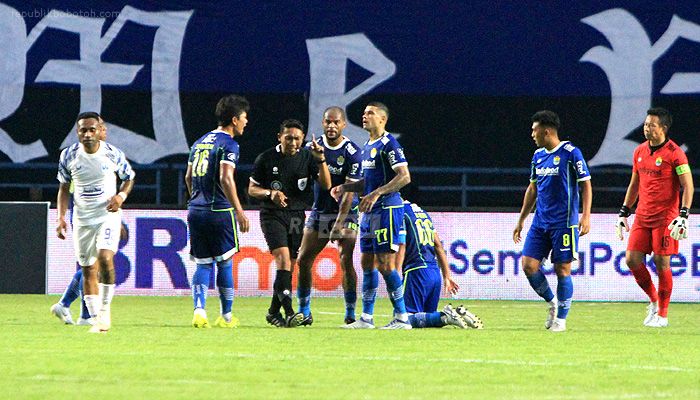 Penjelasan Mengapa Gol Throw-in Dewangga ke Gawang Persib Dianulir, Beda Cerita dengan Pratama Arhan
