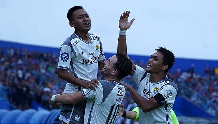 Cerita Beckham Bentrok dengan Gian Zola di Laga Arema vs Persib