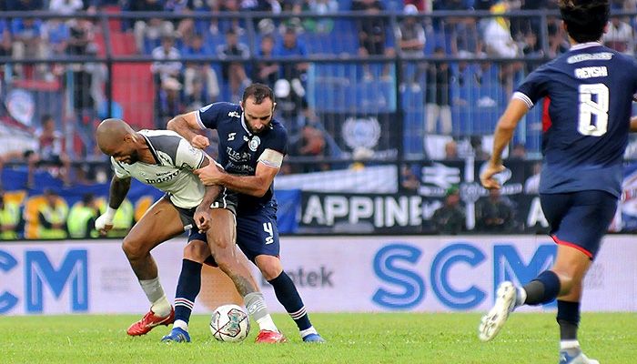 Ini Masalah yang Dituding Javier Roca Jadi Biang Kerok Kekalahan Arema dari Persib