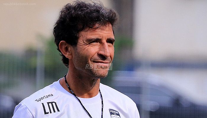 Cerita dan Kesan Luis Milla ketika Diangkut Kendaraan Taktis saat Persib Hadapi Arema