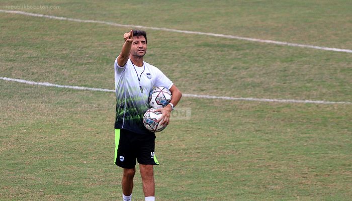 Tak Ada Febri Hariyadi di Latihan Persib Hari Ini, Luis Milla Beberkan Penyebabnya